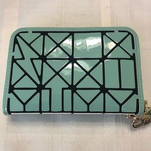 NWOT Isabelle Vegan Turquoise Blue Wristlet Clutch